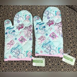 Golden Girls Quilted Oven Mitts, Set of 2